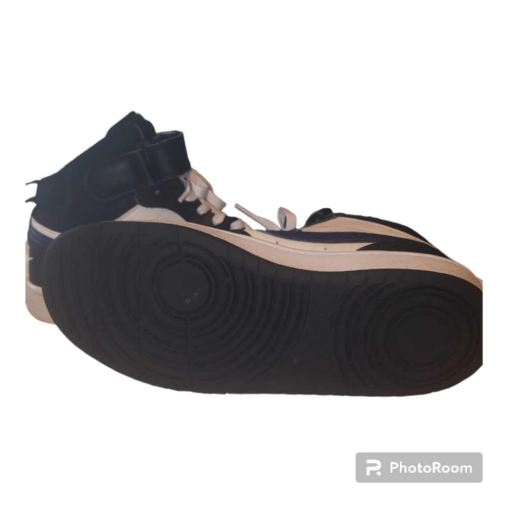 Boys Nike Sneakers - Picture 5 of 6